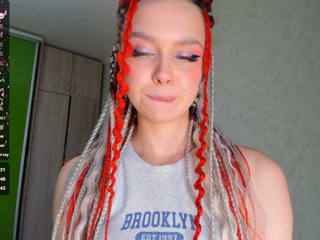 LouellaPalys webcam bongacams model stream image