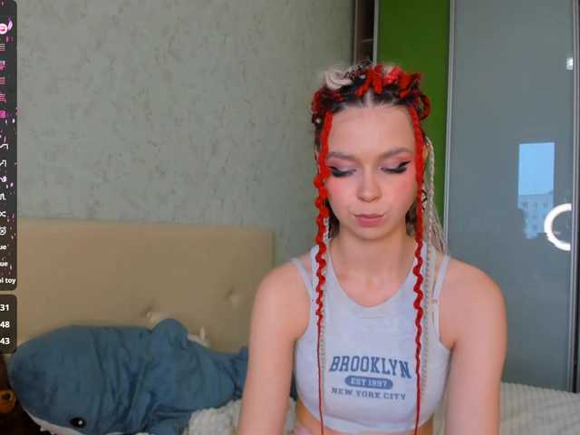 LouellaPalys webcam bongacams model stream image