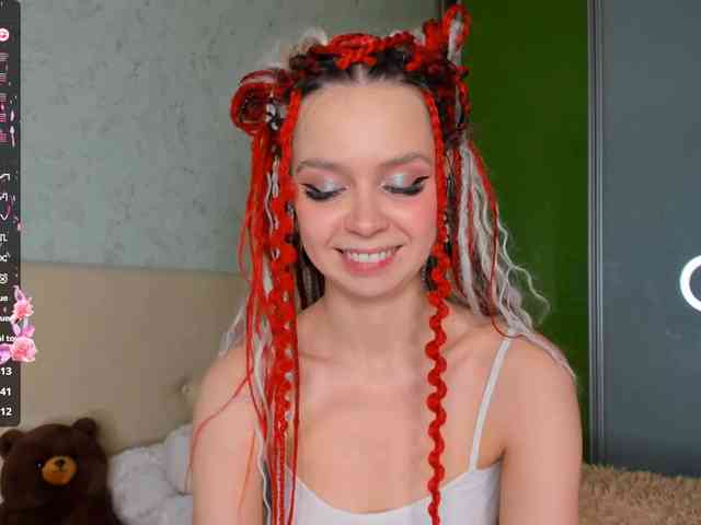 LouellaPalys webcam