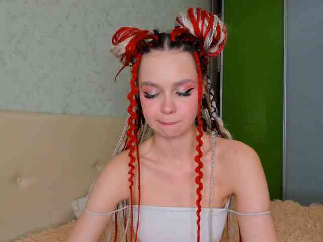 LouellaPalys webcam