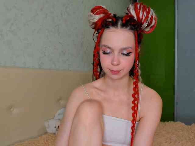 LouellaPalys webcam