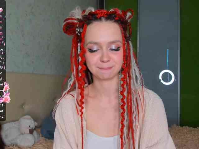 LouellaPalys webcam