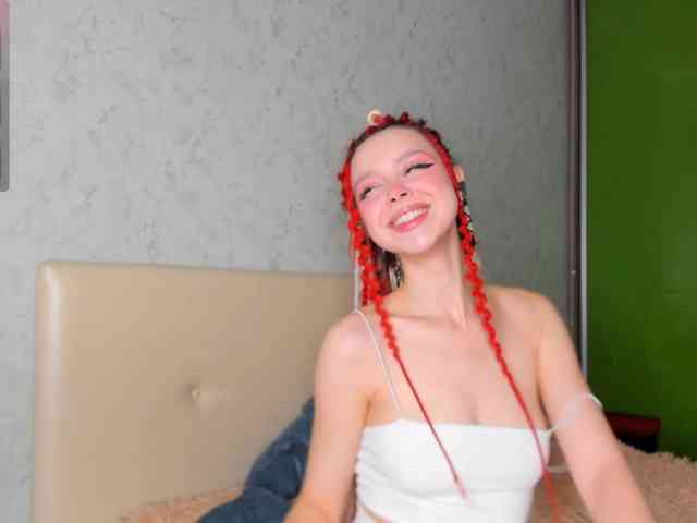 LouellaPalys webcam