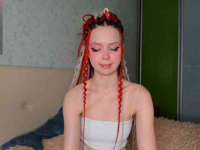 LouellaPalys webcam