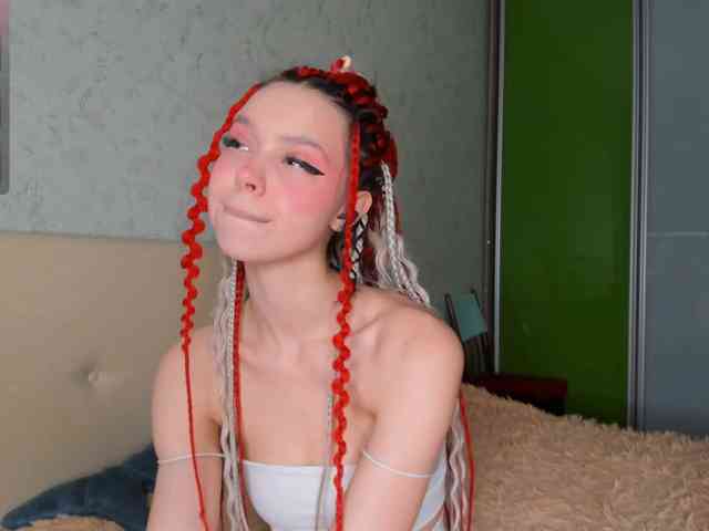 LouellaPalys webcam