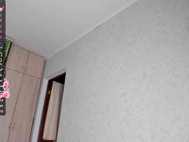 LouellaPalys webcam