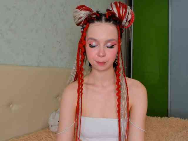 LouellaPalys webcam