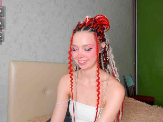 LouellaPalys webcam