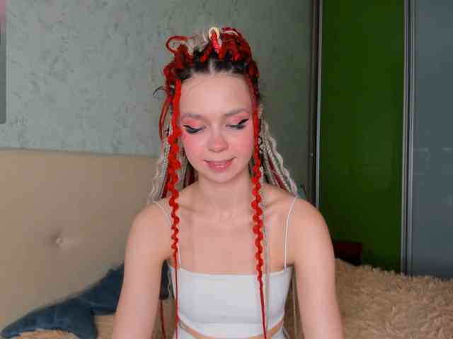 LouellaPalys webcam
