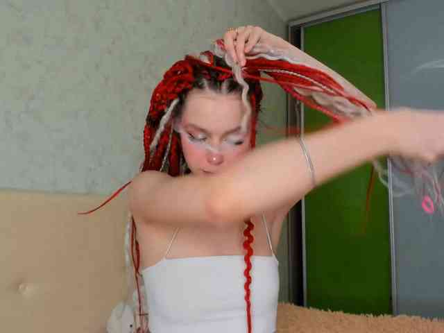 LouellaPalys webcam