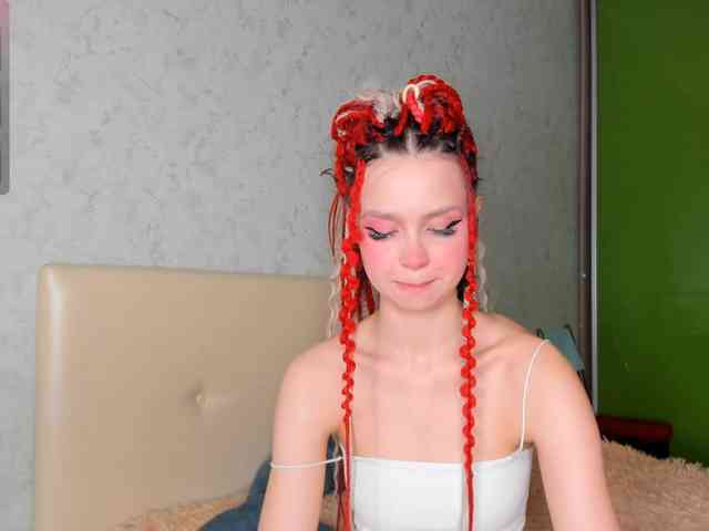 LouellaPalys webcam
