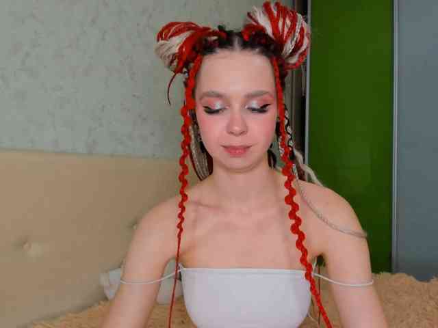 LouellaPalys webcam