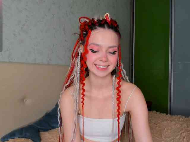 LouellaPalys webcam