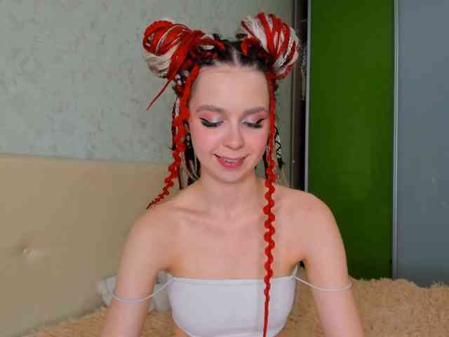 LouellaPalys webcam