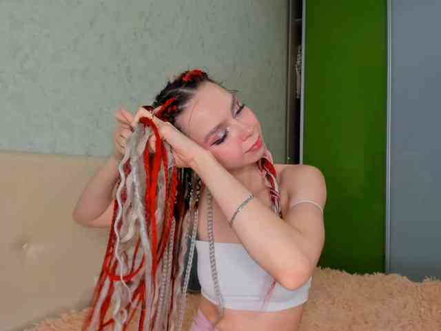LouellaPalys webcam