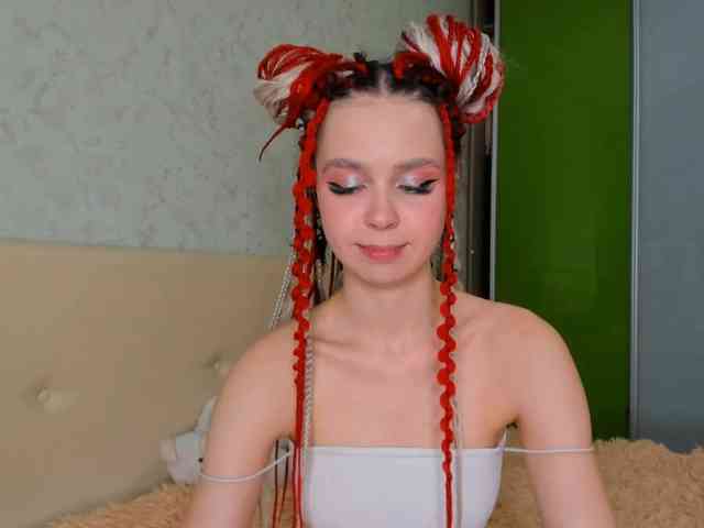 LouellaPalys webcam