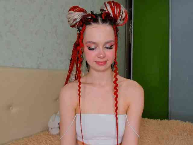 LouellaPalys webcam