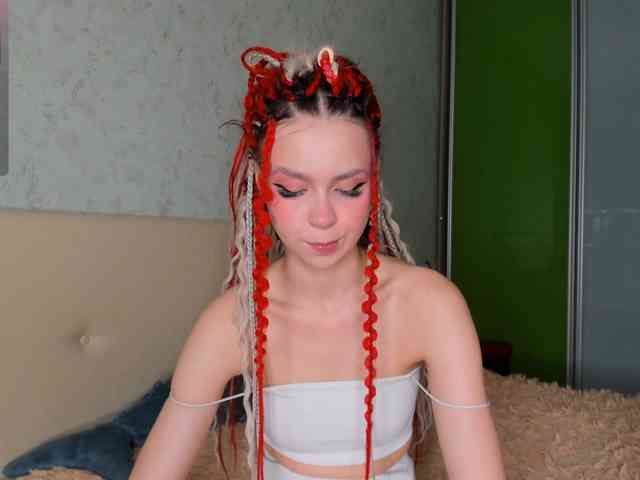 LouellaPalys webcam
