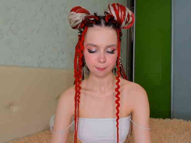 LouellaPalys webcam