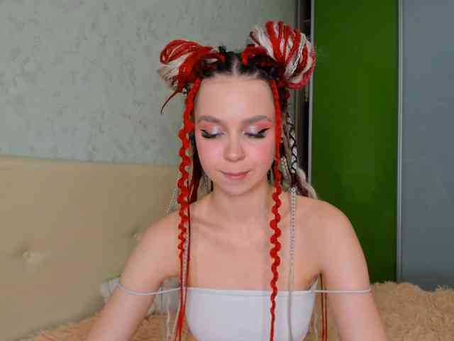 LouellaPalys webcam
