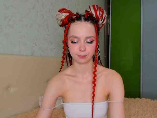 LouellaPalys webcam
