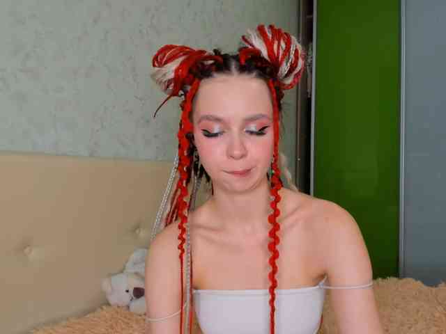 LouellaPalys webcam