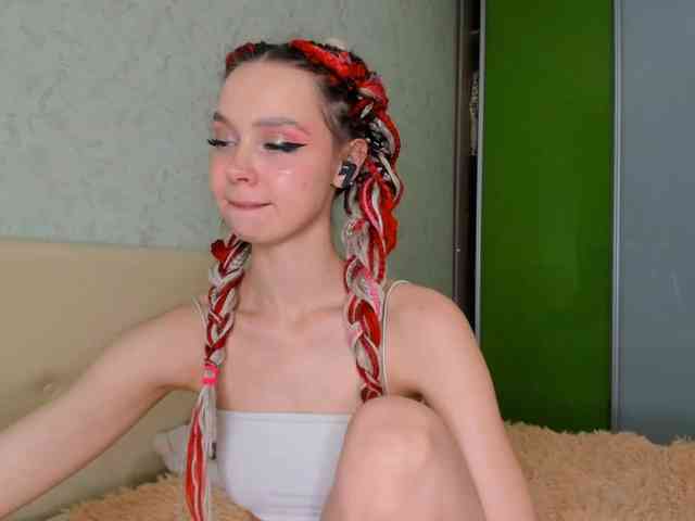LouellaPalys webcam