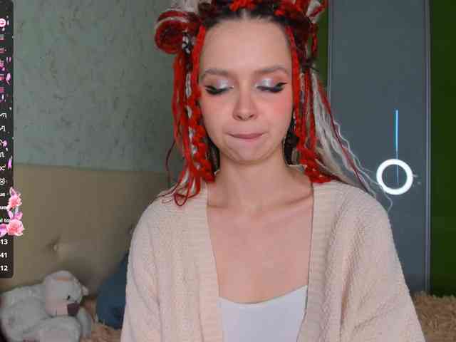 LouellaPalys webcam