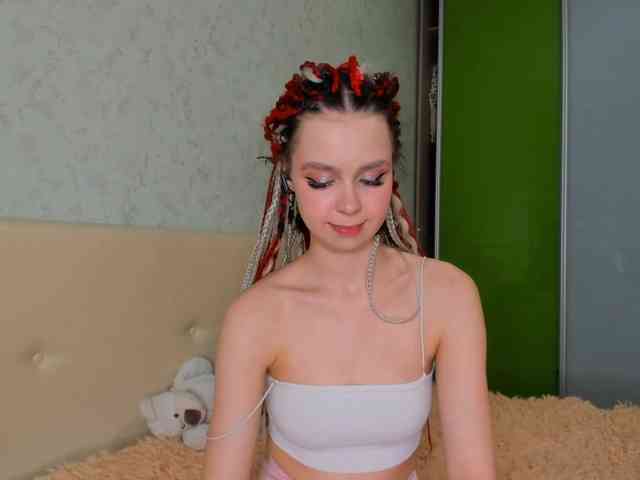 LouellaPalys webcam