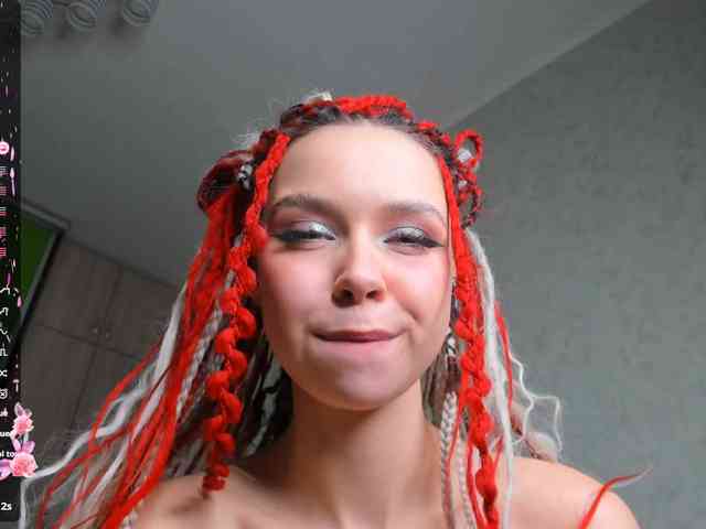 LouellaPalys webcam
