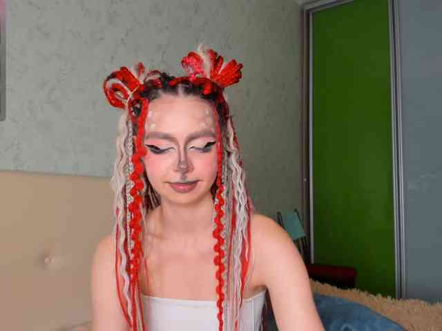 LouellaPalys webcam