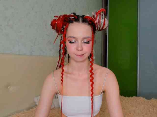 LouellaPalys webcam