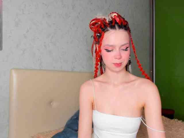 LouellaPalys webcam