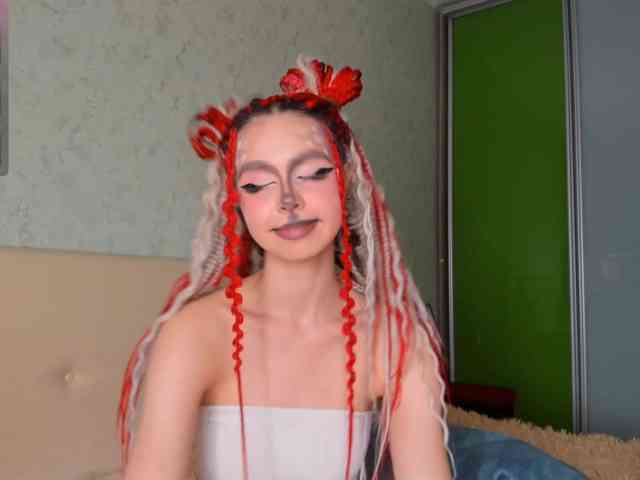 LouellaPalys webcam