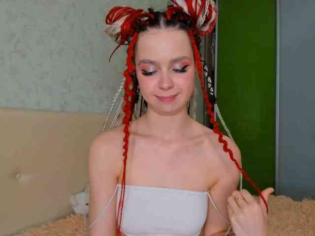 LouellaPalys webcam