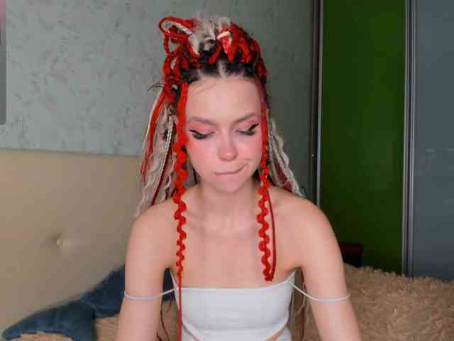 LouellaPalys webcam