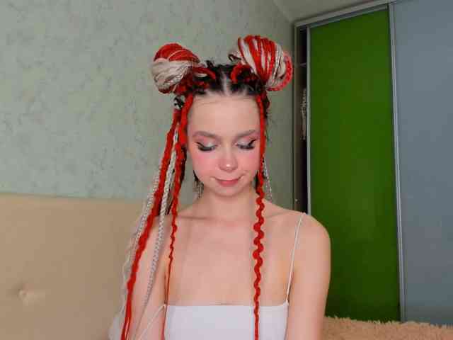LouellaPalys webcam