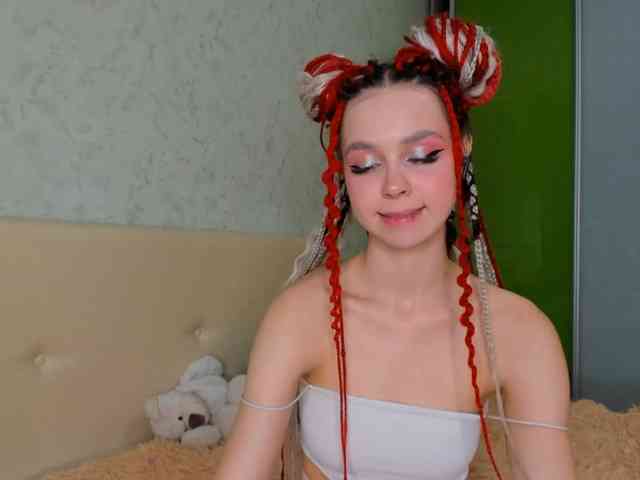 LouellaPalys webcam