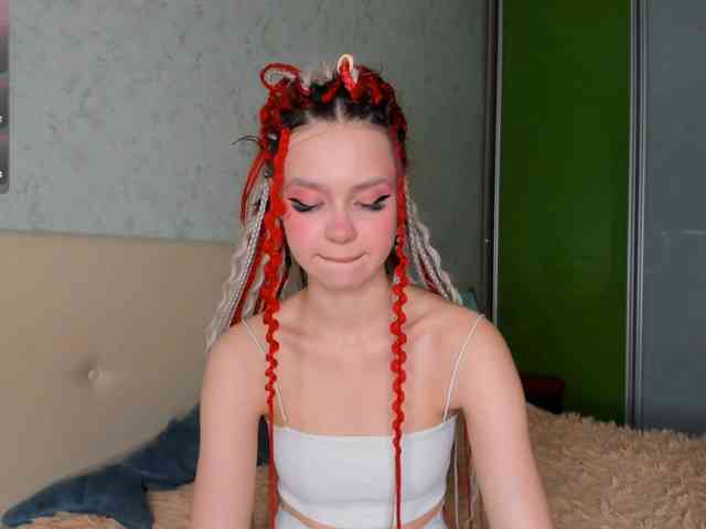 LouellaPalys webcam