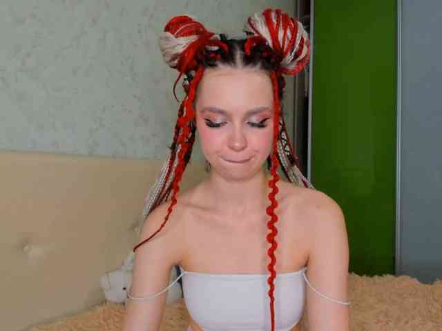 LouellaPalys webcam