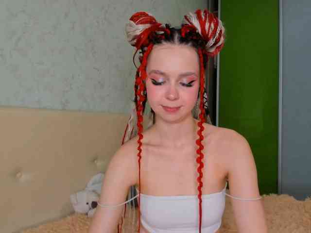 LouellaPalys webcam