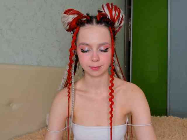 LouellaPalys webcam