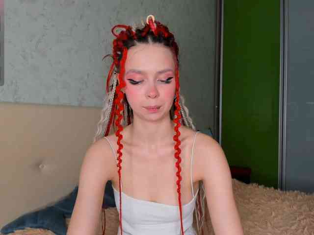 LouellaPalys webcam