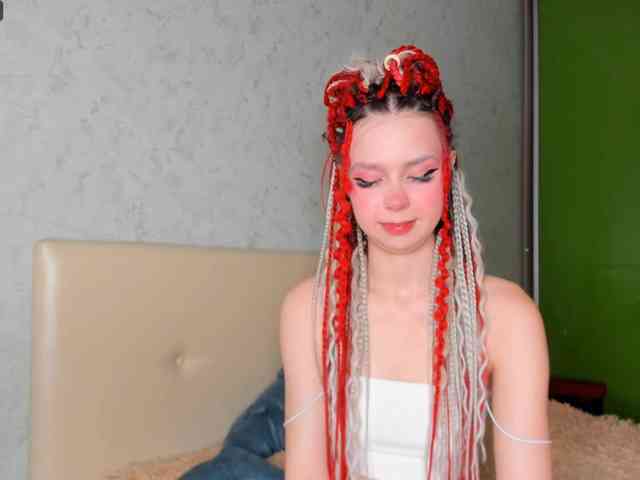 LouellaPalys webcam