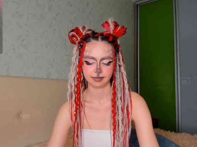 LouellaPalys webcam