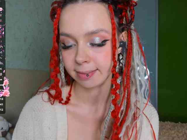 LouellaPalys webcam