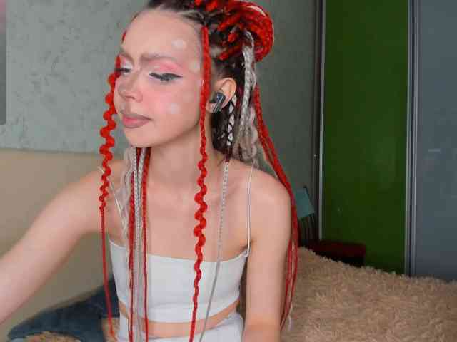 LouellaPalys webcam