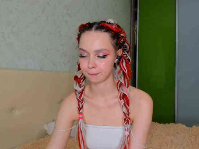 LouellaPalys webcam