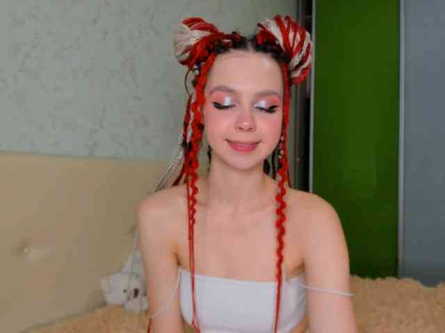 LouellaPalys webcam