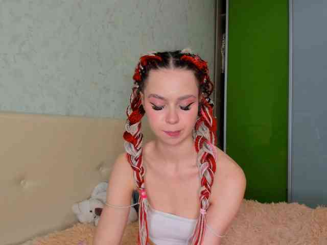 LouellaPalys webcam